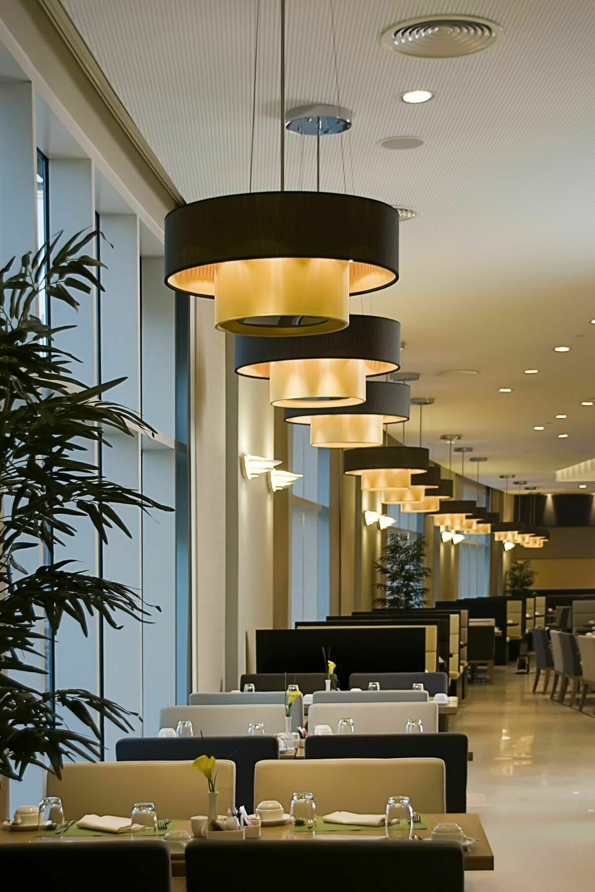 Grand Millennium Al Wahda Hotel And Executive Apartments Abu Dhabi Restaurant foto